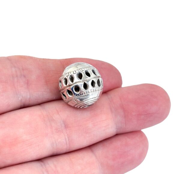 Vintage Sterling Silver 925 Handmade Hollow Filigree Bead Pendant - Picture 1 of 6